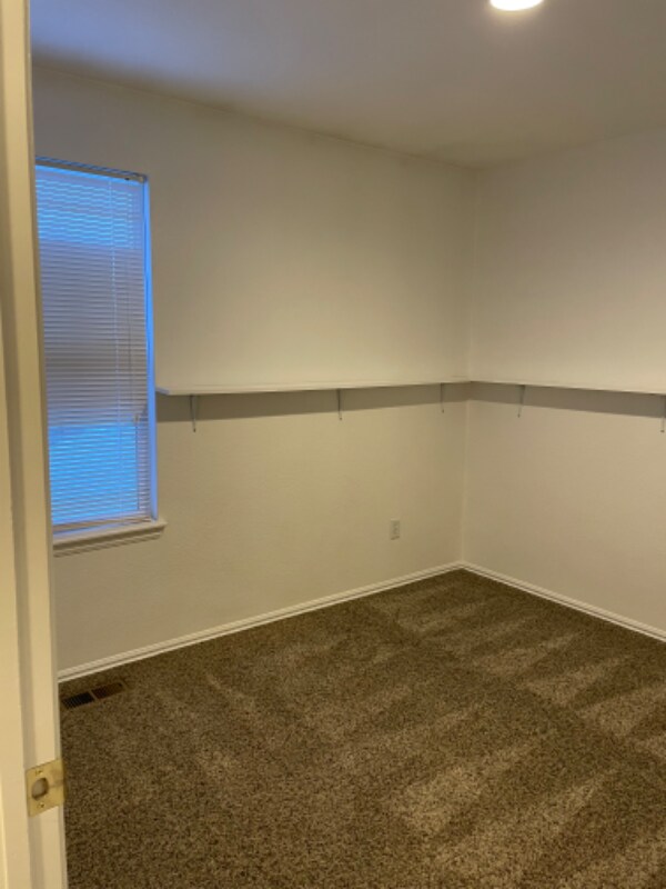 Building Photo - 8719 Rosebud Pl