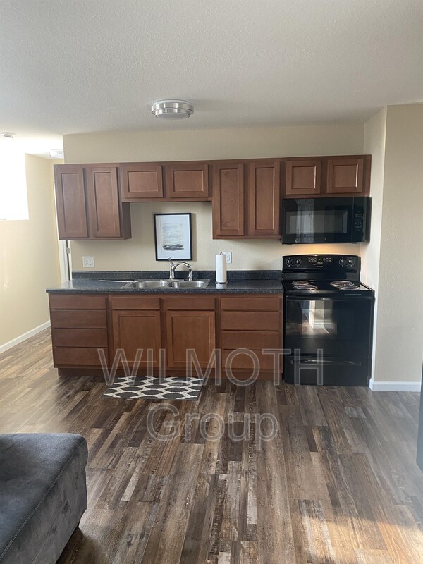 Building Photo - 1125 S Walnut St