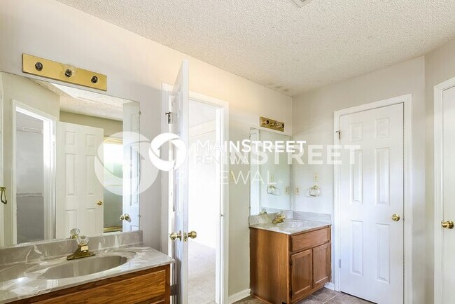 Building Photo - 3 Bedroom Pet-Friendly Home in Memphis, TN with Main Street Renewal