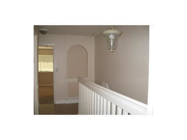 Building Photo - 15750 SW 92nd Ave