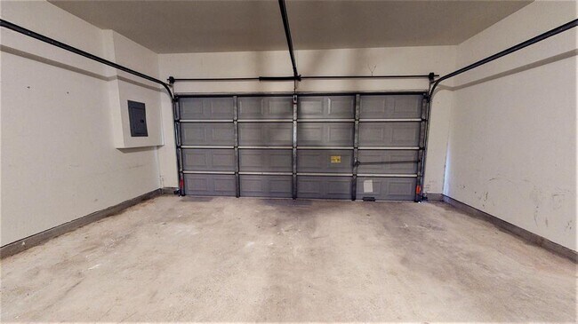 Building Photo - 2104 Gillette St