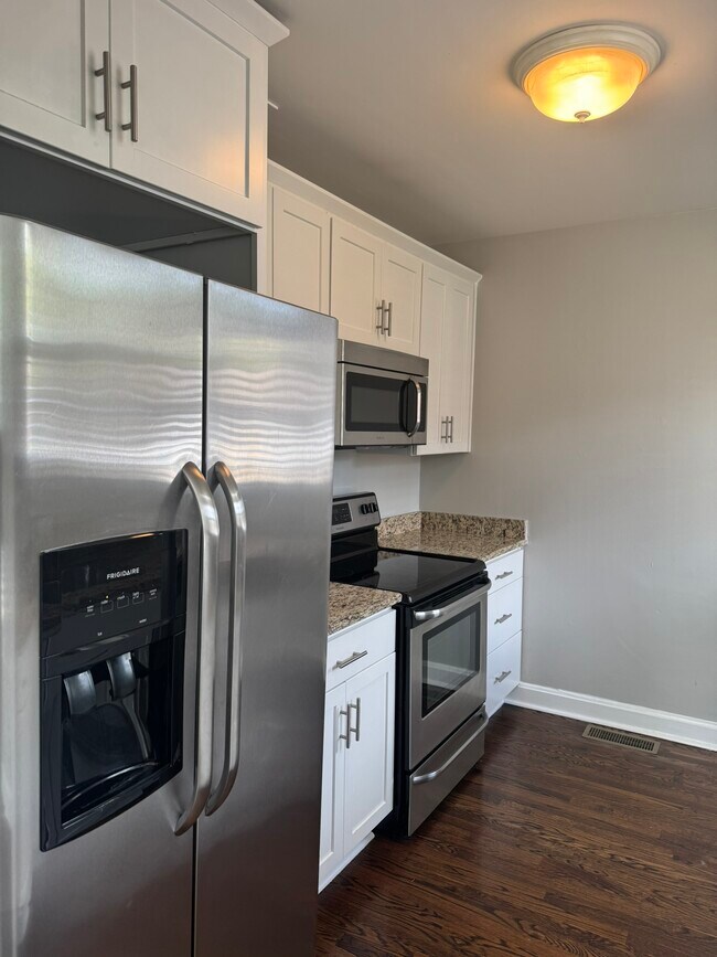 Building Photo - 5532 Kendall Dr