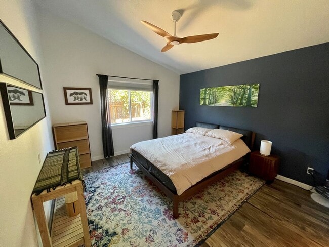 Building Photo - 3 Bed | 2 Bath | 1,306 Sq. Ft. | Bend, OR