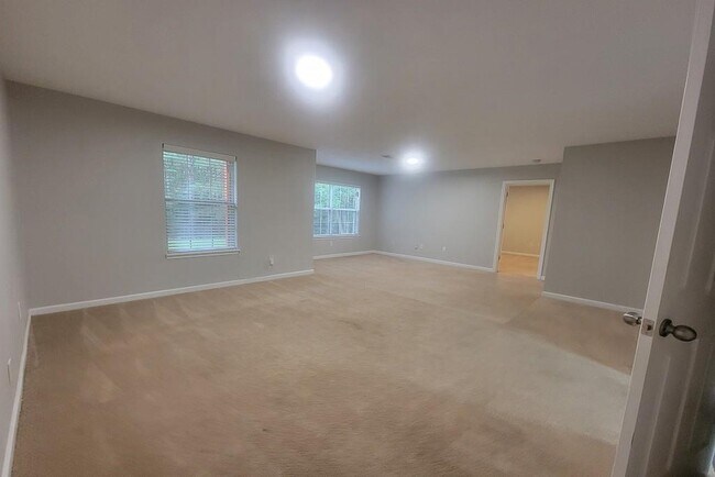 Building Photo - 3110 Crest Ridge Cir SW