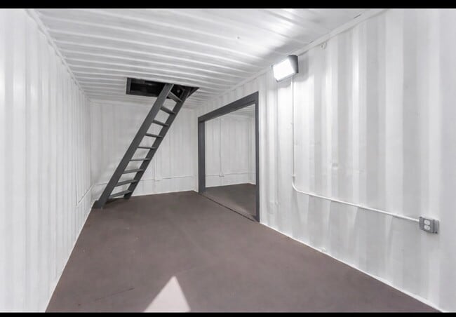 Building Photo - 5036 Golden Forest Dr