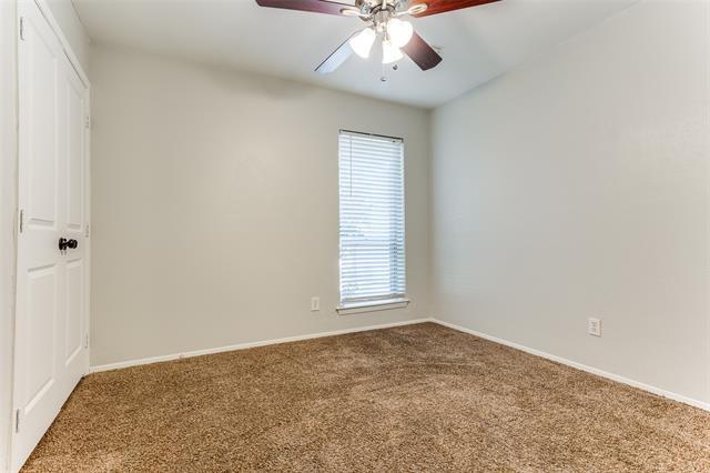 Building Photo - 638 Cranbrook Park