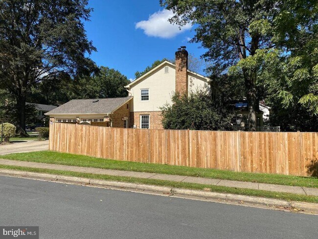 Building Photo - 3707 Moss Brooke Ct