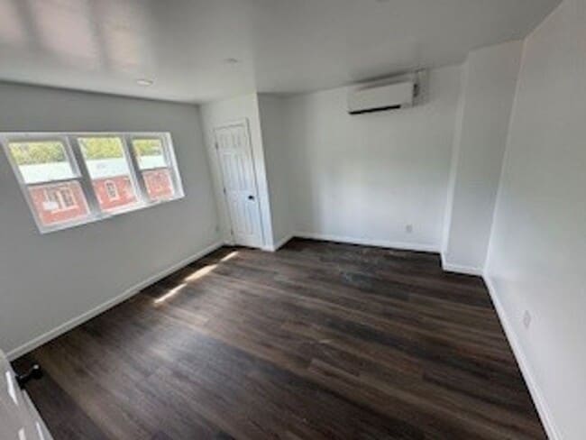 Building Photo - 1 bedroom 1 bathroom