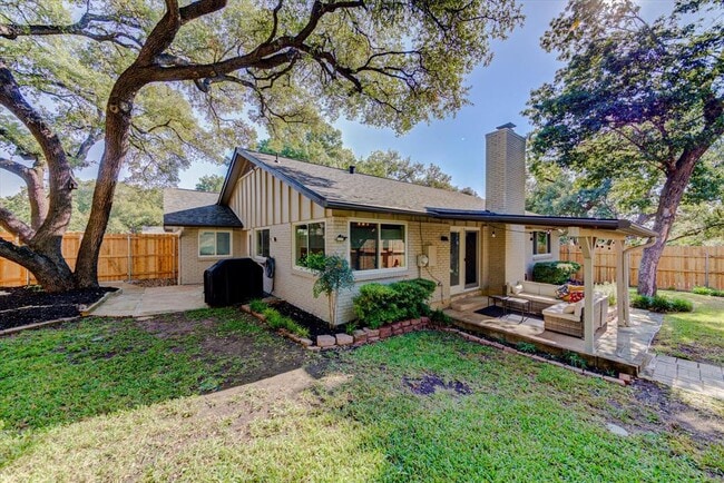 Building Photo - 2713 Bryonhall Dr