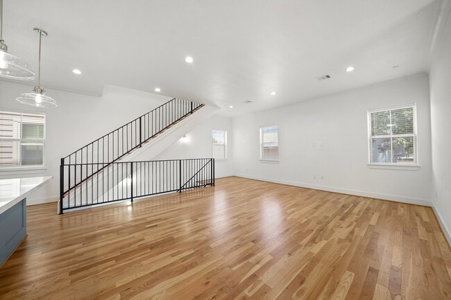 Building Photo - 5341 Larkin St