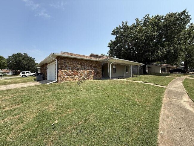 Building Photo - 1237 N Ironwood Pl