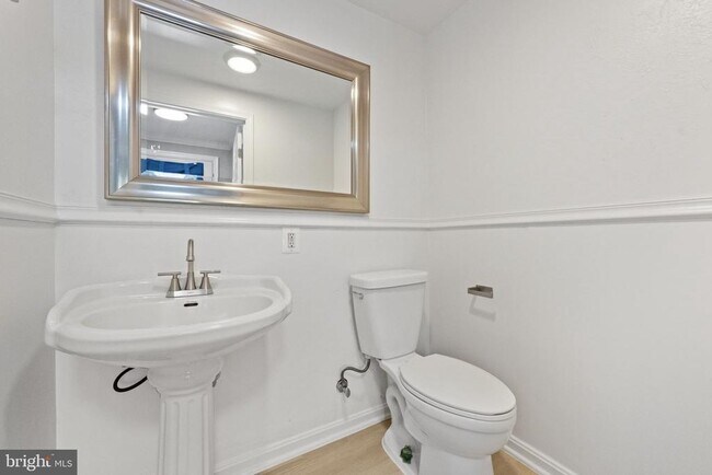 Building Photo - 7406 Golden Horseshoe Ct