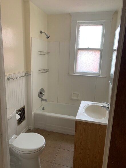 Building Photo - 48 Turner Ave