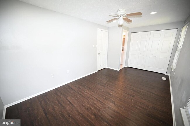 Building Photo - 2103 Tanglewood Dr