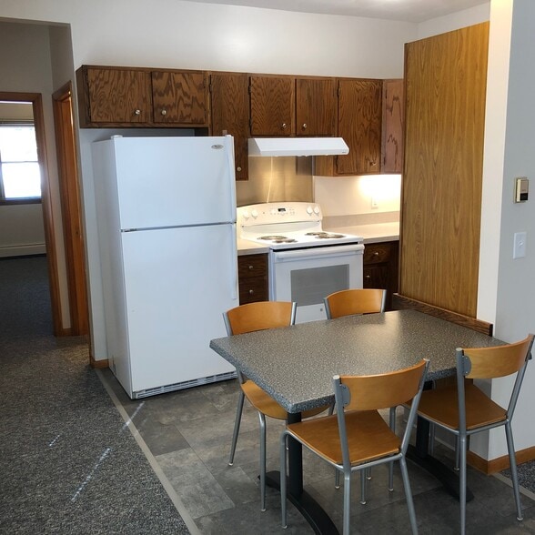 2W_Dining-Kitchen - 1303 Jenkins St
