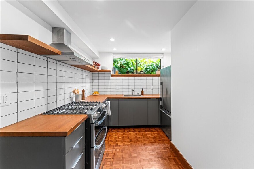 New Kitchen with GE Profile Appliances - 473 Panoramic Hwy