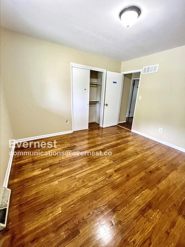 Building Photo - 4222 N Askew Ave