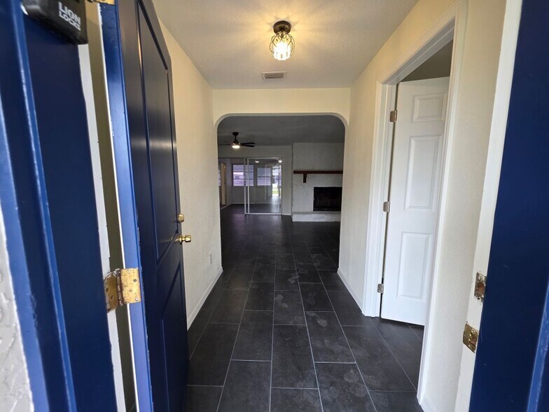 Building Photo - 5611 6th St