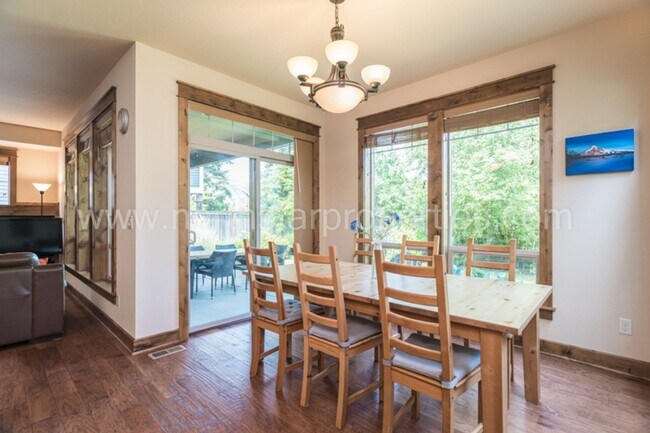 Building Photo - Charming SE Portland Craftsman