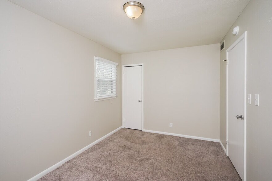 Building Photo - 7303 Dunkirk Ln