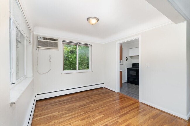 Building Photo - 3525 Linwood Ave