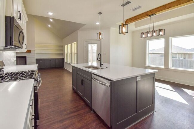 Building Photo - Tour Today! Stunning 4 Bedroom 2 Bath in W...