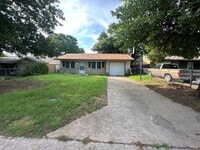 Building Photo - 3 Bed, 1 1/2 Bath, 1 Car Garage