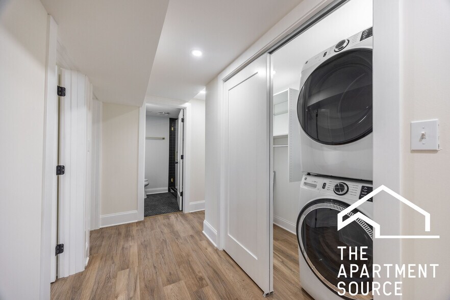 Building Photo - 4636 N Hamilton Ave