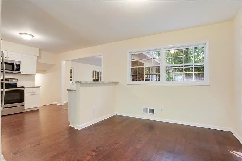 Building Photo - Room in House on Shawnee Trail