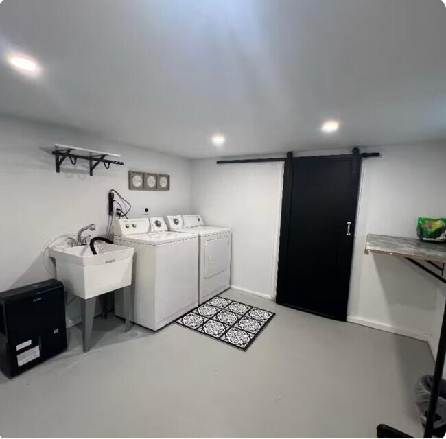 Building Photo - 3171 S 9th St