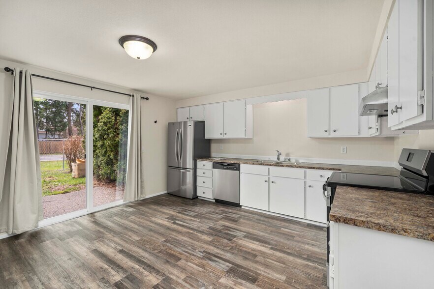 Kitchen - 523 159th St E