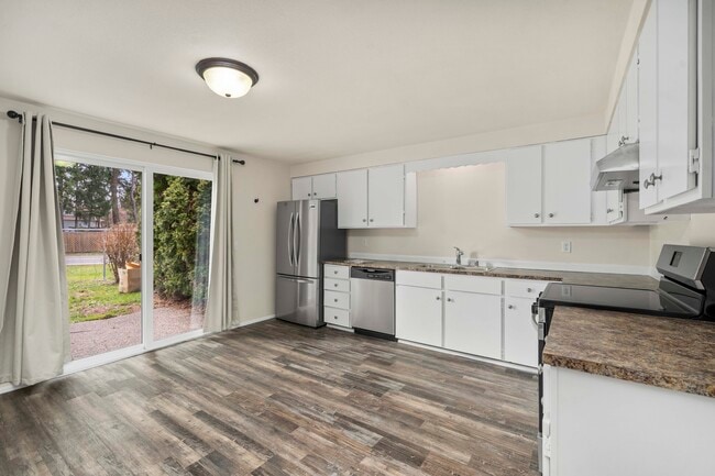 Kitchen - 523 159th St E