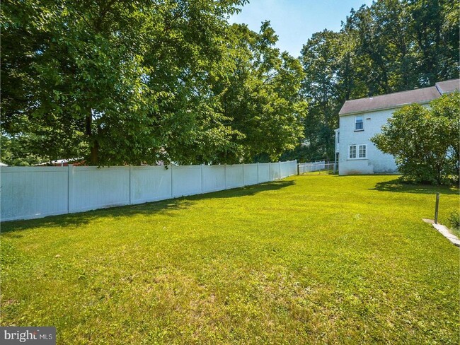 Building Photo - 3804 Louanna Ave