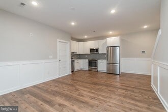 Building Photo - 437 N 35th St