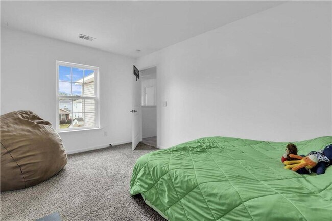 Building Photo - Modern 4 Bedroom South Savannah Home with ...