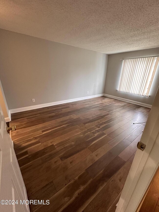 Building Photo - 88 Greenwood Dr