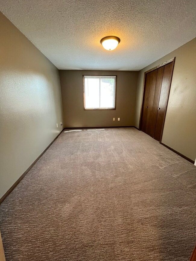 Building Photo - 2 Bed/2 Bath Townhome For Rent in South Sioux Falls!!
