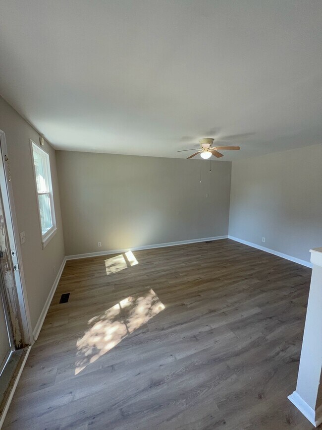 Building Photo - 3351 White Pine Dr