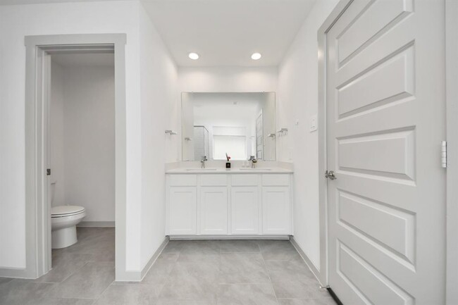 Building Photo - 7007 Fleetwood Crescent Wy