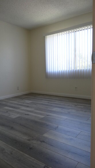 Building Photo - 518 Oak St