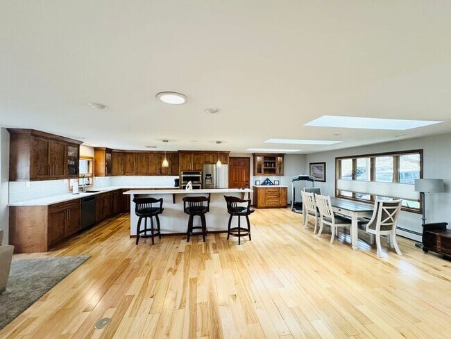 Building Photo - 4 Bedroom 2 Bathroom Home in a Quiet Count...