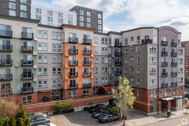 Building Photo - 108 5th Ave S