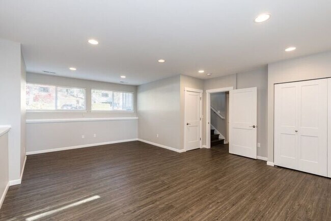 Building Photo - Remodeled 3 Bedroom Kirkland Home