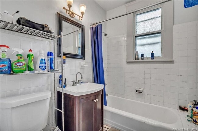 Building Photo - 122-124 Mansfield St