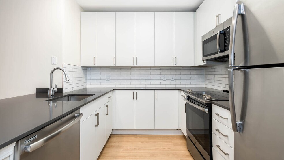 Building Photo - 70 Hope Ave