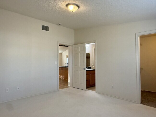 Building Photo - Modern Elegance Meets Location: High Ceilings, Updated Fixtures, Move-In Ready!