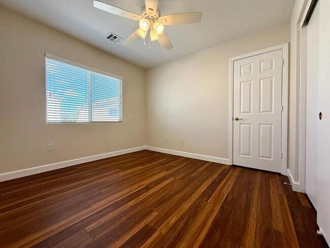 Building Photo - 3 Bedrooms | 2.5 Bathrooms-