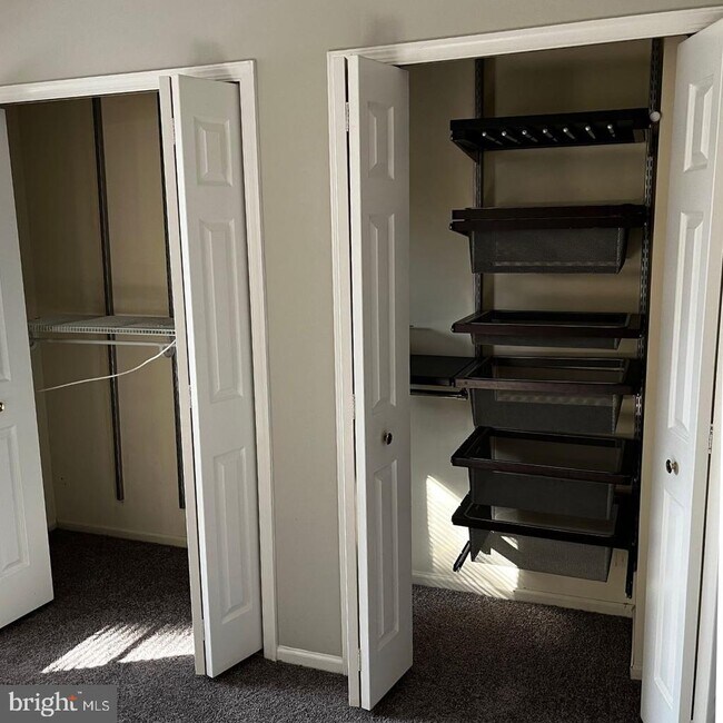 Building Photo - 201 Williamsburg Ct