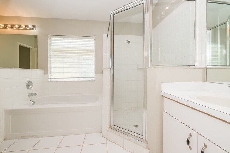 Building Photo - 9339 Hidden Water Cir