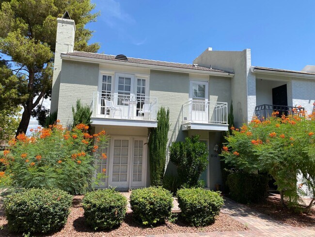 Building Photo - Las Vegas Country Club. Modernized and Upg...